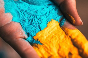 شرکت رادمان شیمی | تولید ، واردات و فروش پیگمنت رنگی آلی و معدنی